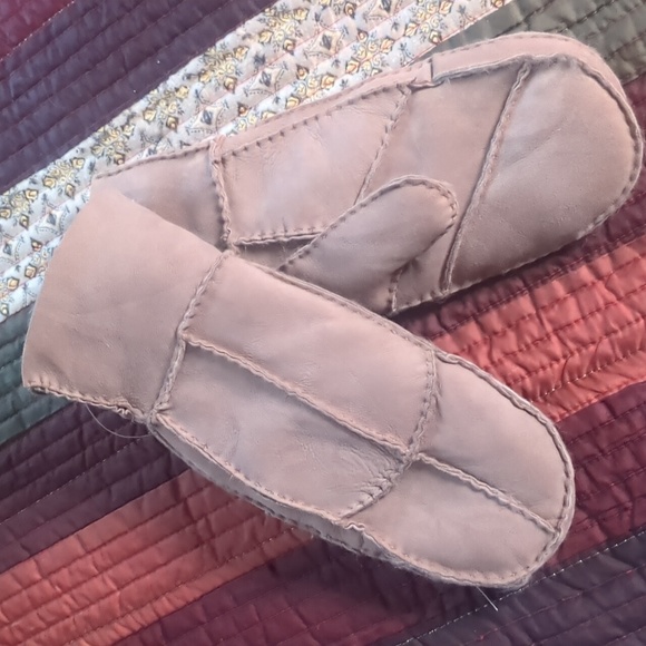 PORTOLANO* taupe suede shearling lined winter mittens size M ladies NWOT - Picture 2 of 9